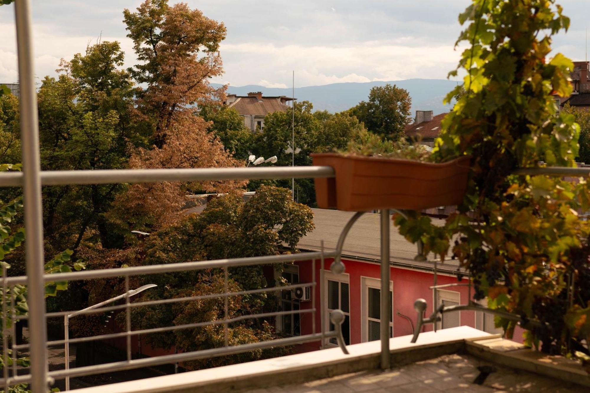 2-Bedroom Flat - Sunny Balcony Plovdiv Exterior photo