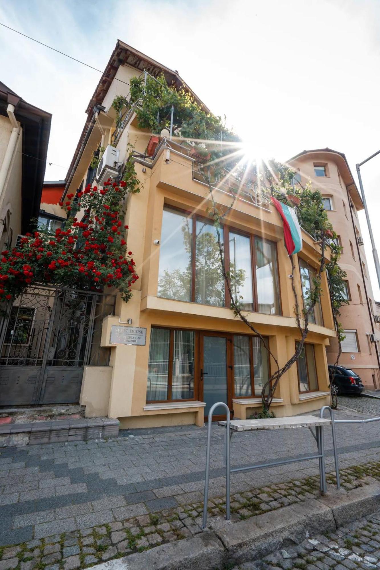 2-Bedroom Flat - Sunny Balcony Plovdiv Exterior photo